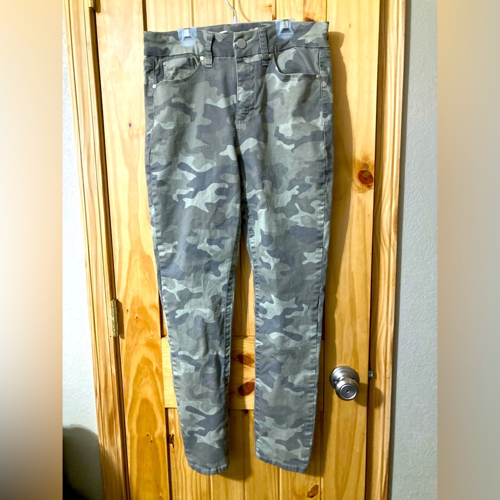 Seven 7 size 10 almost new stretchy camouflage skinny jeans